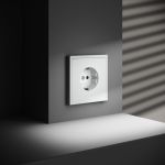 Розетка встраиваемая VOLTUM S70 с заземлением и защитными шторками, 16А, (белый матовый)