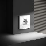 Розетка встраиваемая VOLTUM S70 с заземлением и защитными шторками, 16А, (белый глянцевый)