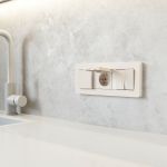 Розетка с заземлением и шторками c крышкой IP44 N (айвори матовый) W1171262