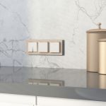 Розетка влагозащ. с зазем. с защит. крышкой и шторками N (перламутровый рифленый) W1171213