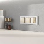 Розетка влагозащ. с зазем. с защит. крышкой и шторками N (шампань рифленый) W1171210