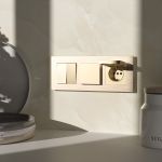 Розетка влагозащ. с зазем. с защит. крышкой и шторками N (шампань) W1171211