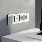 Рамка из поликарбоната на 4 поста Split белый/черный, soft-touch W0043068