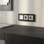 Рамка из металла на 3 поста АluMax черный алюминий W0033508