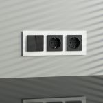 Рамка из стекла на 3 поста Senso белый soft-touch W0033101