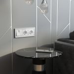 Розетка с заземлением и шторками (белый акрил) W1171141