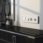 Рамка из металла на 4 поста Baguette белый/серебро W0042850