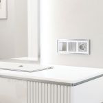 Рамка из металла на 3 поста Baguette белый/серебро W0032850