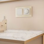 Рамка из стекла на 2 поста Favorit молочный W0021141