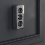 Розетка тройная с заземлением и шторками Gallant графит рифленый W5073104