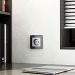 Розетка с заземлением и шторками (Hammaer серебряный) W1271106