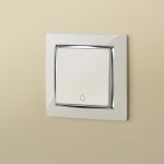 Рамка из пластика на 1 пост Snabb слоновая кость/хром W0011903