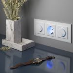 Рамка из стекла на 3 поста Favorit белый матовый W0031105