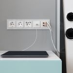 Рамка из стекла на 5 постов Favorit белый матовый W0051105