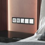 Рамка из стекла на 5 постов Favorit черный W0051108