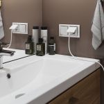 Рамка из поликарбоната на 2 поста Snabb белый/хром W0021901