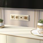 Розетка с заземлением и шторками (шампань рифленый) W1171110