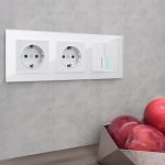 Рамка из стекла на 3 поста Favorit белый W0031101