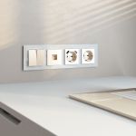 Рамка из стекла на 4 поста Favorit белый W0041101