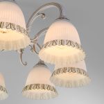 Классическая люстра со стеклянными плафонами 60107/8 белый с золотом