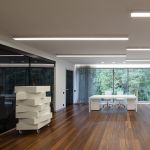 Линейный светодиодный накладной односторонний светильник 53см 10Вт 6500К серебряный 101-100-30-53