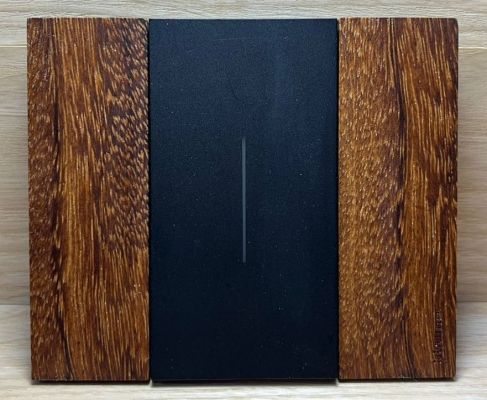 Bticino LIVING NOW рамки из ценных пород дерева Bticino LIVING NOW рамки из ценных пород дерева