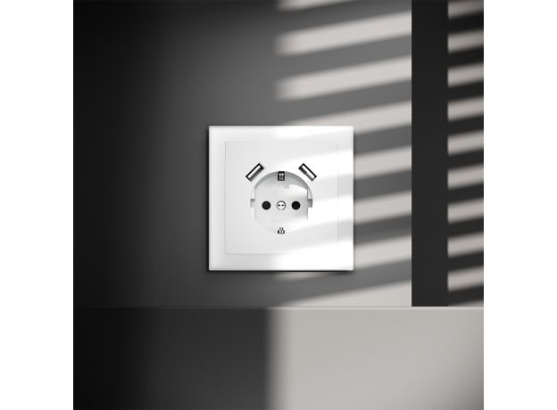 Розетка встраиваемая VOLTUM S70 с заземлением и защитными шторками, 16А, с USB, A+A, (белый матовый)