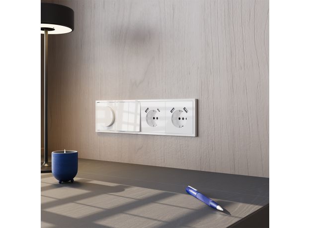 Розетка встраиваемая VOLTUM S70 с заземлением и защитными шторками, 16А, с USB, A+С, (белый глянцевы