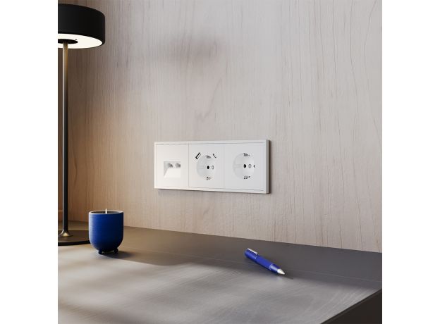 Розетка встраиваемая VOLTUM S70 с заземлением и защитными шторками, 16А, с USB, A+С, (белый матовый)