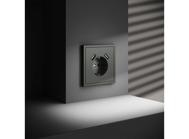 Розетка встраиваемая VOLTUM S70 с заземлением и защитными шторками, 16А, с USB, A+A, (титан)