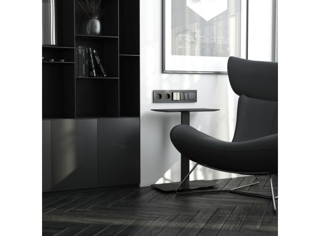Рамка на 5 постов  AluMax (черный алюминий) W0053508