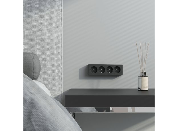 Розетка четверная с заземлением и шторками Gallant черный/хром W5072258