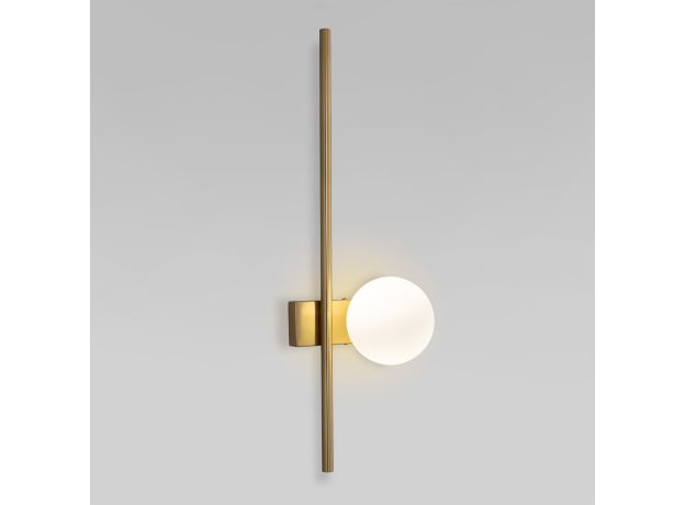 Настенный светильник с матовым плафоном 503052 латунь