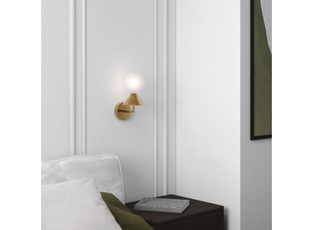 Настенный светильник в цвете латунь с фактурным плафоном 302002