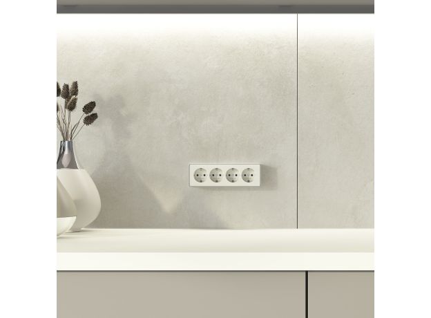 Розетка четверная с заземлением и шторками Gallant слоновая кость W5072204