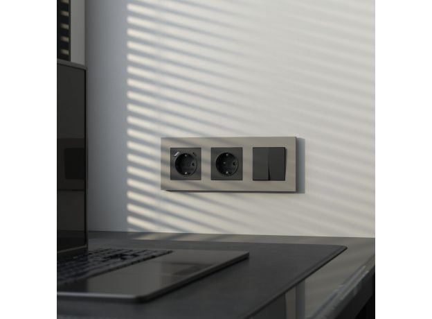 W0032917/ Рамка на 3 поста Slab (дымчатый софт) W0032917