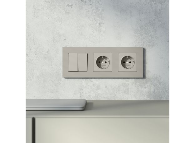 W0032917/ Рамка на 3 поста Slab (дымчатый софт) W0032917