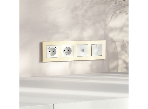 W0042911/ Рамка на 4 поста Slab (шампань софт) W0042911