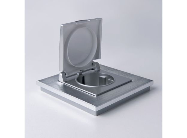 W1171206/ Розетка влагозащ. с зазем. с защит. крышкой и шторками (серебряный) W1171206