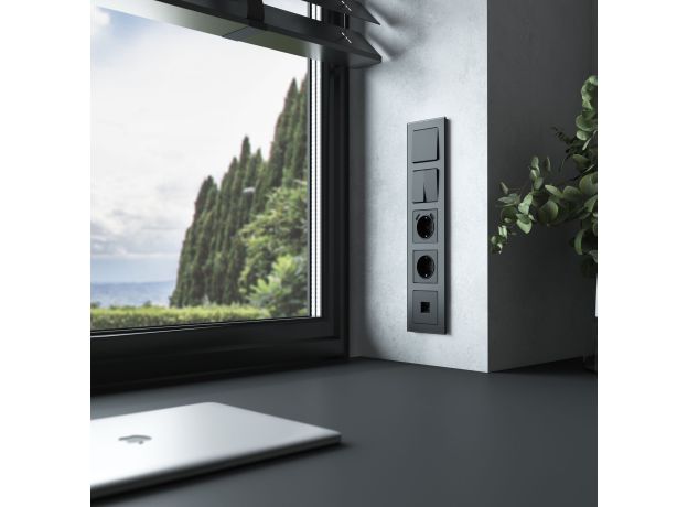 Рамка из стекла на 5 постов Senso черный soft-touch W0053108