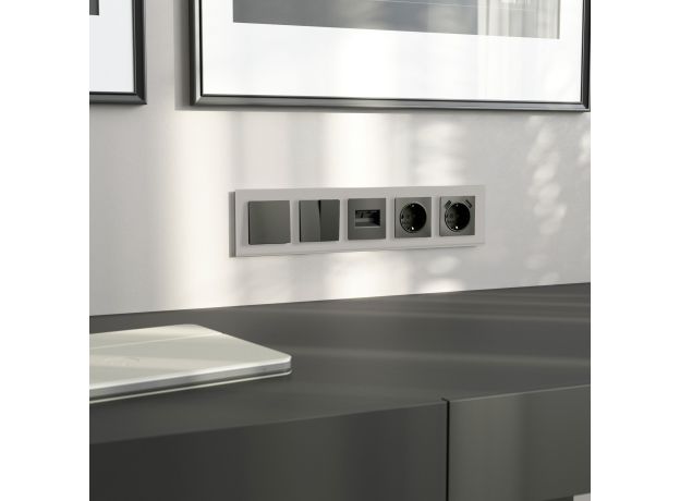 Рамка из стекла на 5 постов Senso дымчатый soft-touch W0053117