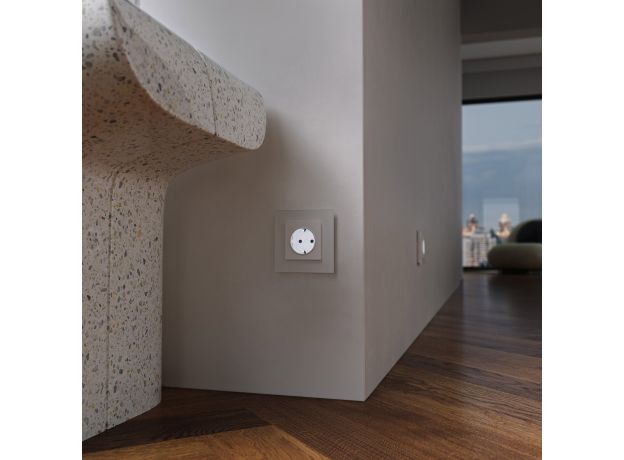 Розетка с подсветкой W (белый матовый) W1171461