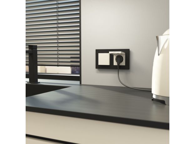 Розетка с заземлением и шторками c крышкой IP44 N (айвори матовый) W1171262