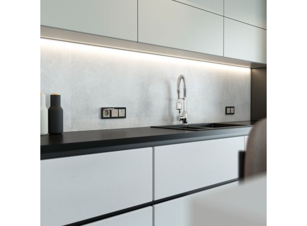 Розетка влагозащ. с зазем. с защит. крышкой и шторками (дымчатый) W1271204