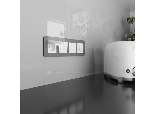 Розетка влагозащ. с зазем. с защит. крышкой и шторками N (белый) W1171201