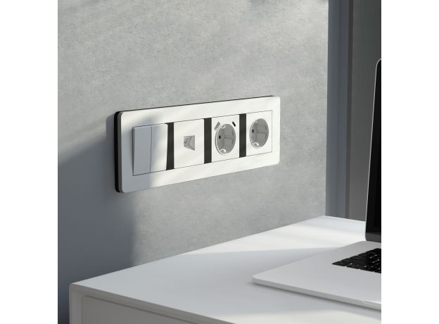 Рамка из поликарбоната на 4 поста Split белый/черный, soft-touch W0043068