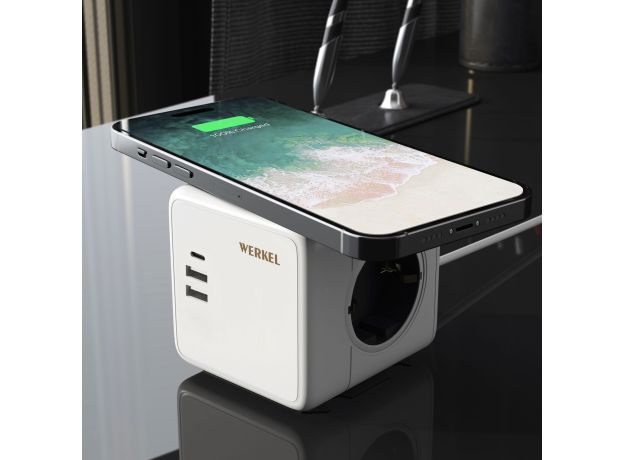 Розеточный блок 3-местный + 3×USB + беспроводная зарядка W6513501