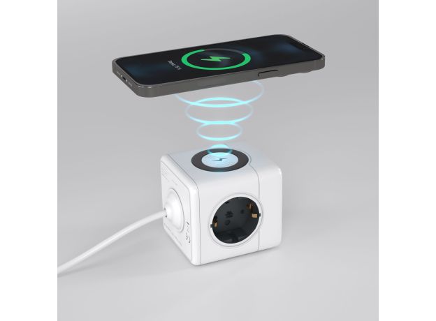 Розеточный блок 3-местный + 3×USB + беспроводная зарядка W6513501