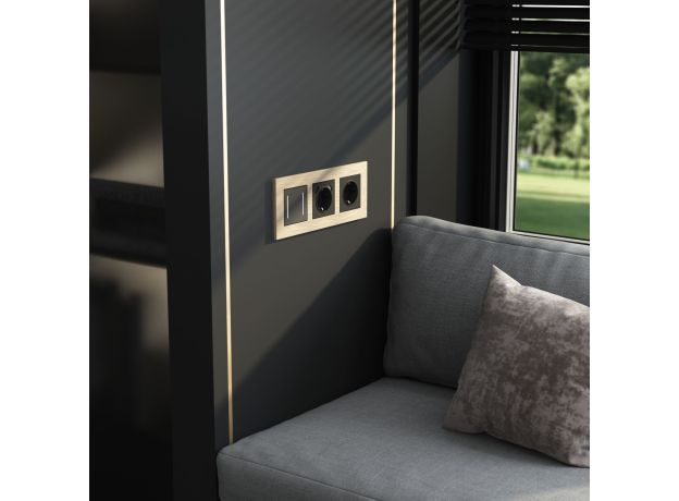 Рамка из металла на 3 поста АluMax шампань алюминий W0033511