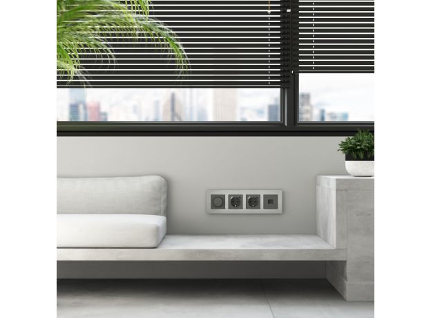 Рамка из металла на 4 поста АluMax алюминий W0043506